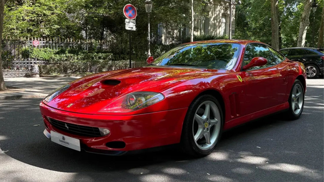 Comparativa Ferrari Testarossa vs 550 Maranello motor V12 frontal clásico italiano