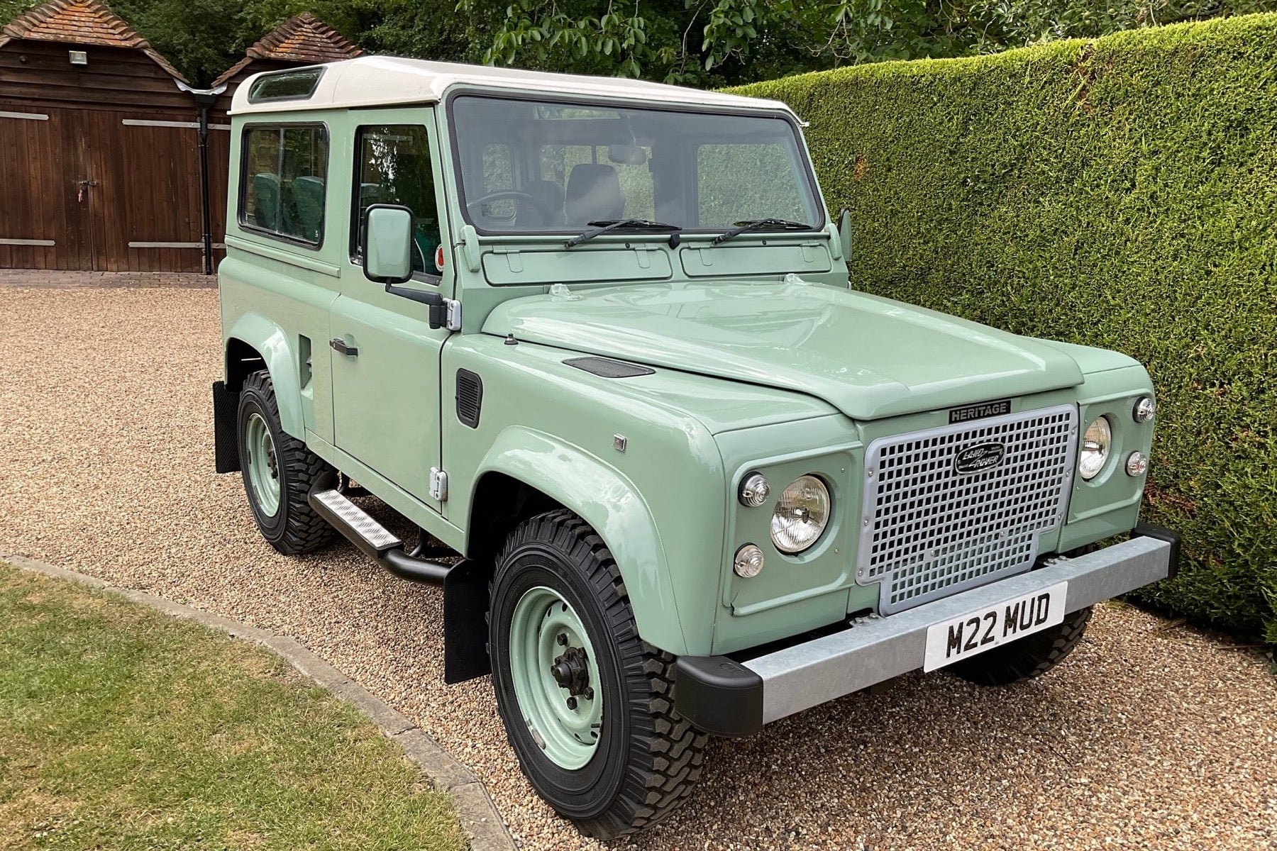 Land Rover Defender 90 300 Tdi Heritage Tribute 1995 en verde - imagen principal