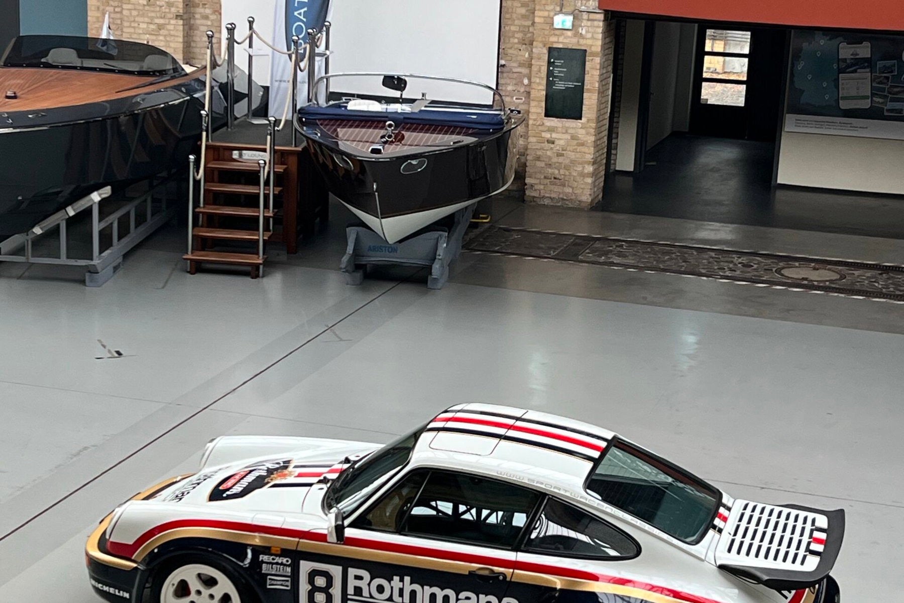 Porsche 911 Carrera 3.2 RUF Turbo-Look 1986 (librea Rothmans) - foto 2