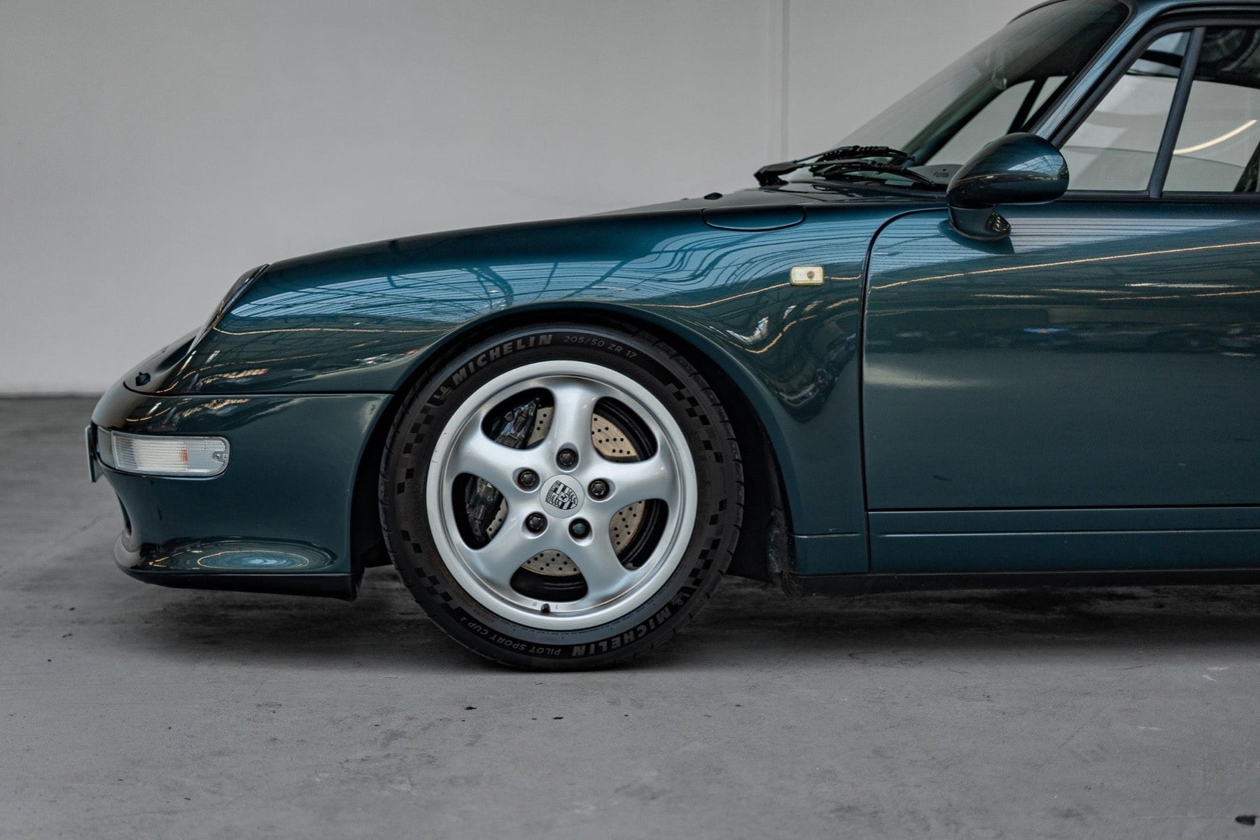 Porsche 993 Carrera 2 Aventurine Green 1993