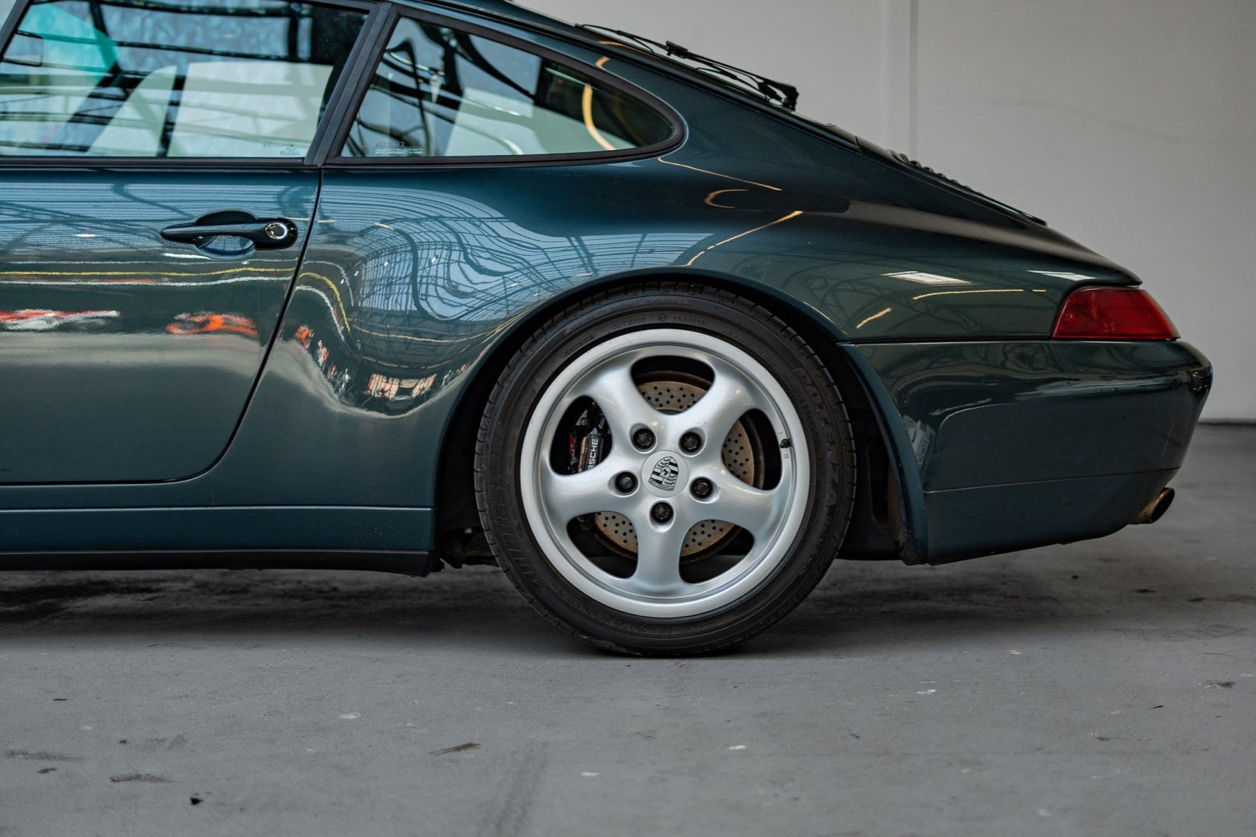 Porsche 993 Carrera 2 Aventurine Green 1993