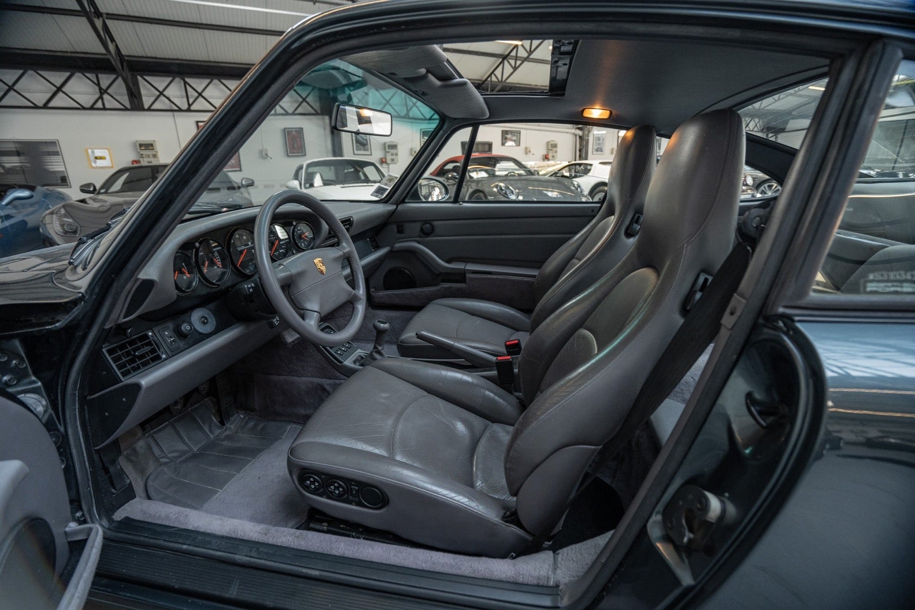 Porsche 993 Carrera 2 Aventurine Green 1993