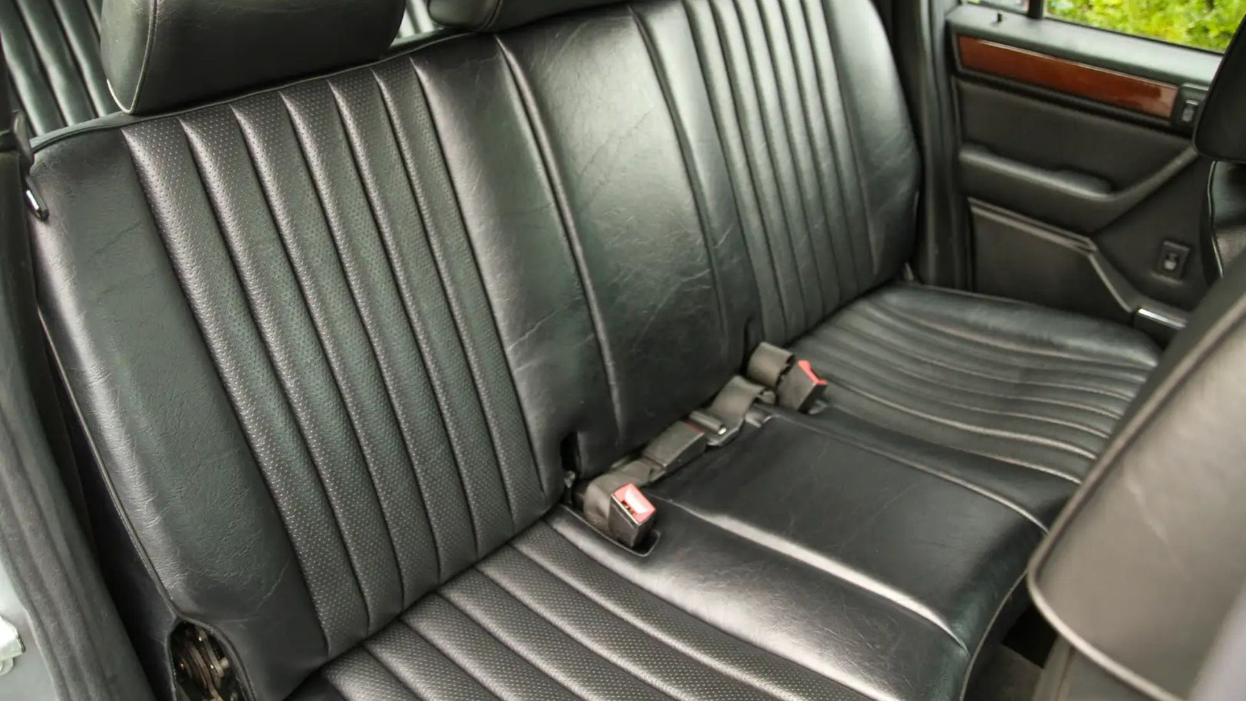 Mercedes 260E Pullman Limousine — foto 12