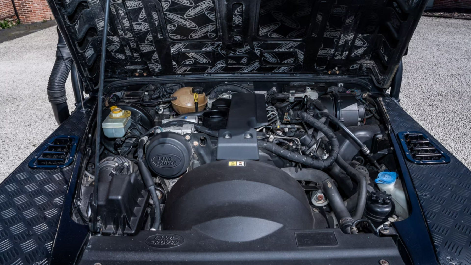Land Rover Defender 110 Spectre Replica 1992 — foto 15