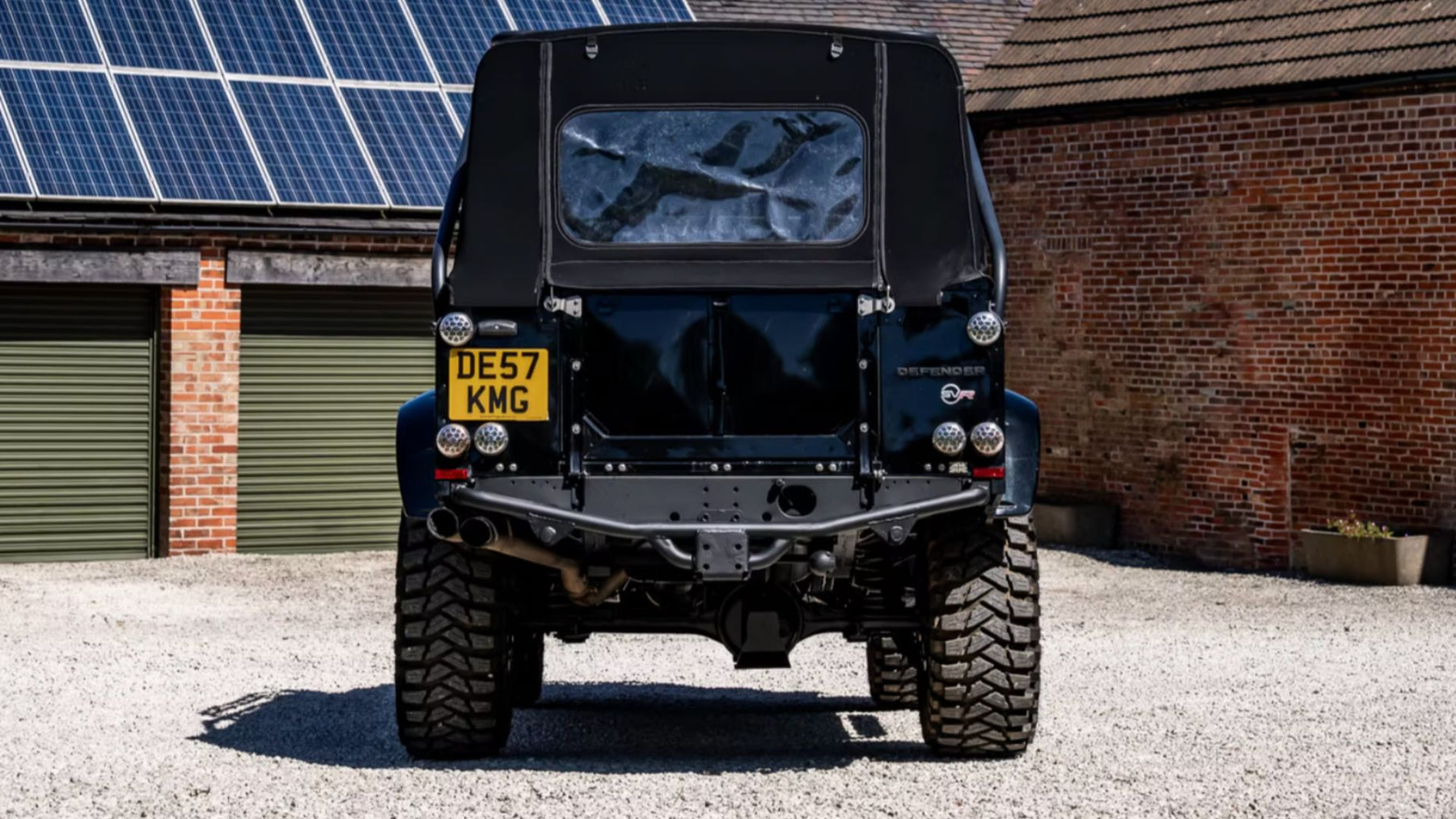 Land Rover Defender 110 Spectre Replica 1992 — foto 9
