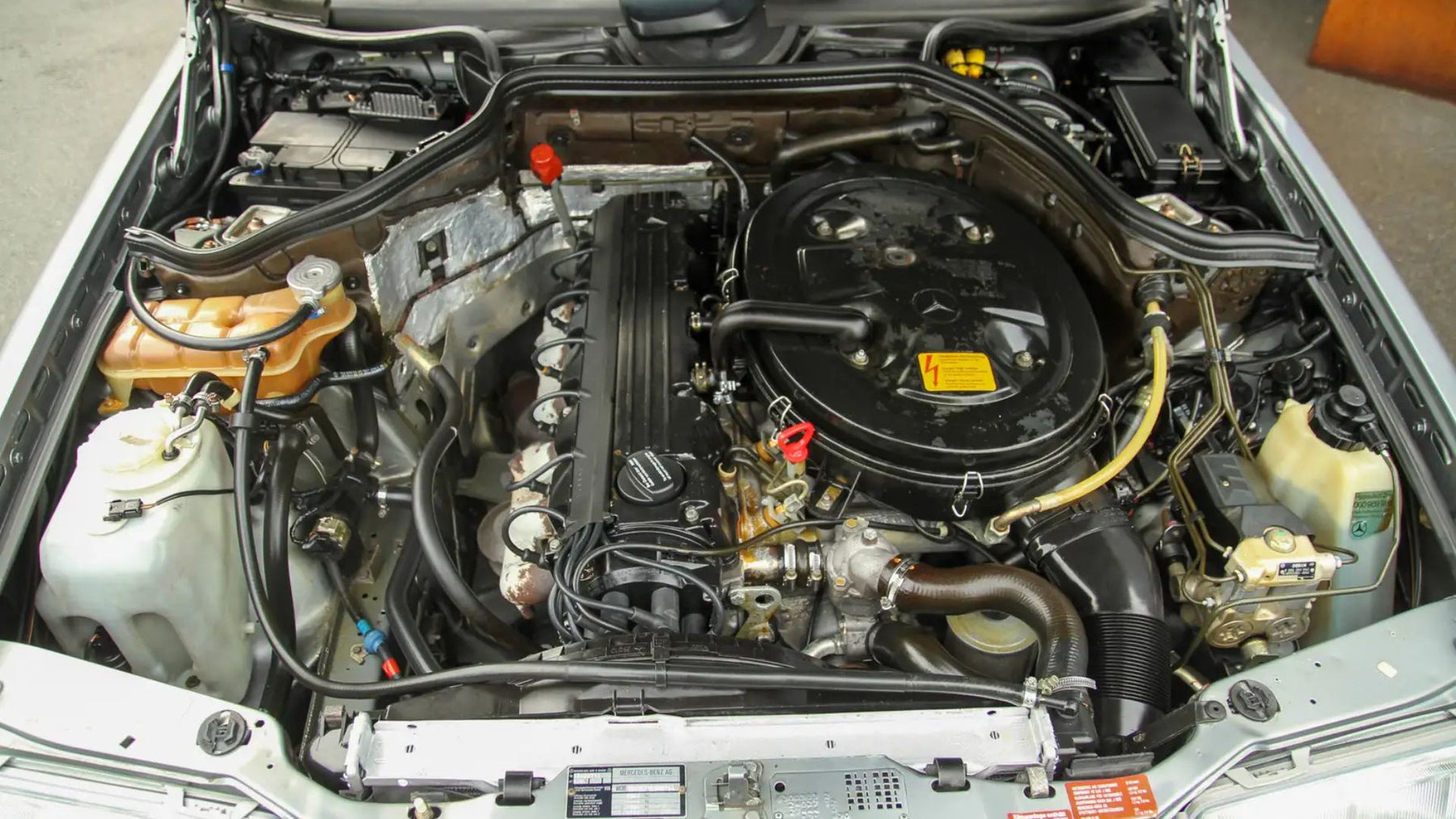 Mercedes 260E Pullman Limousine — foto 14
