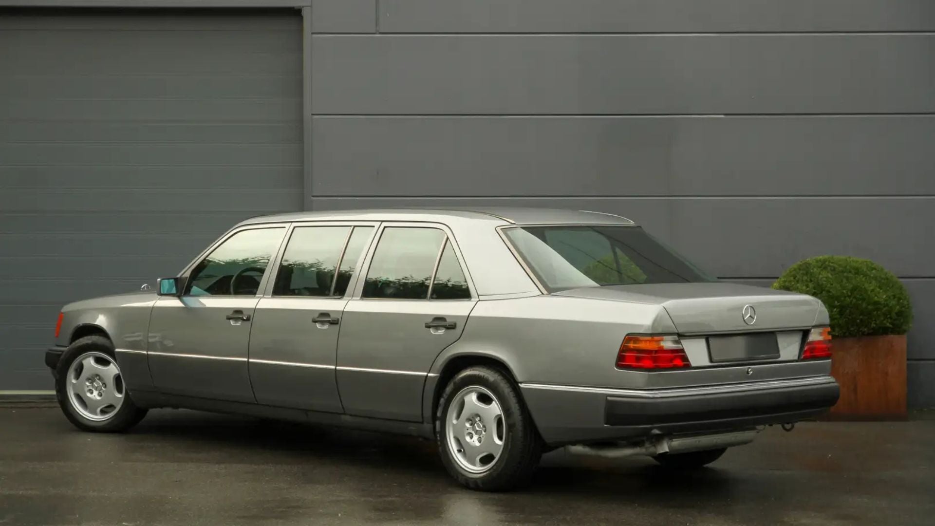 Mercedes 260E Pullman Limousine