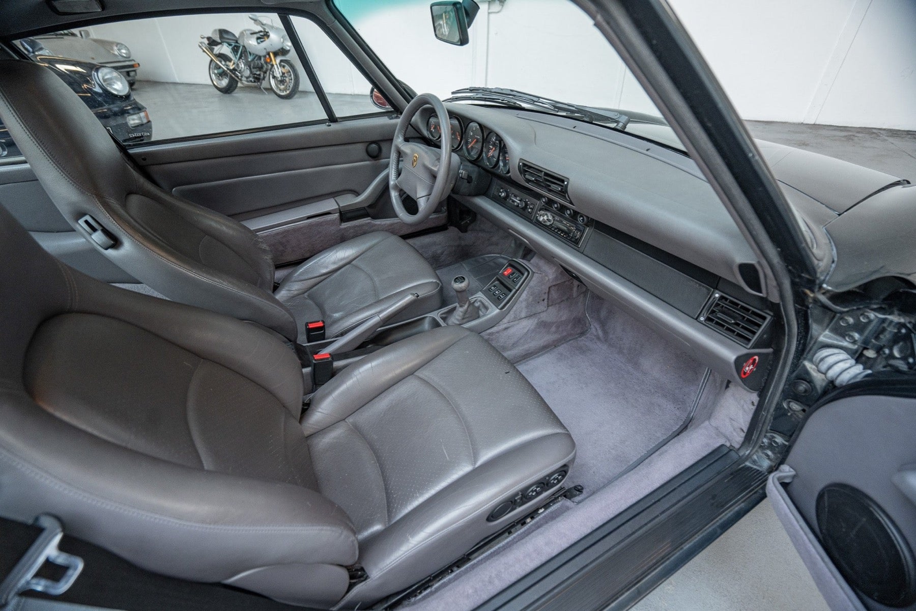 Porsche 993 Carrera 2 Aventurine Green 1993