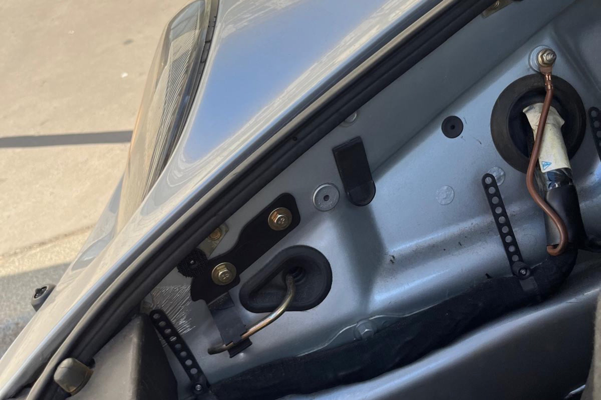 Porsche 993 Carrera 2 Tiptronic 1996 — Polar Silver
