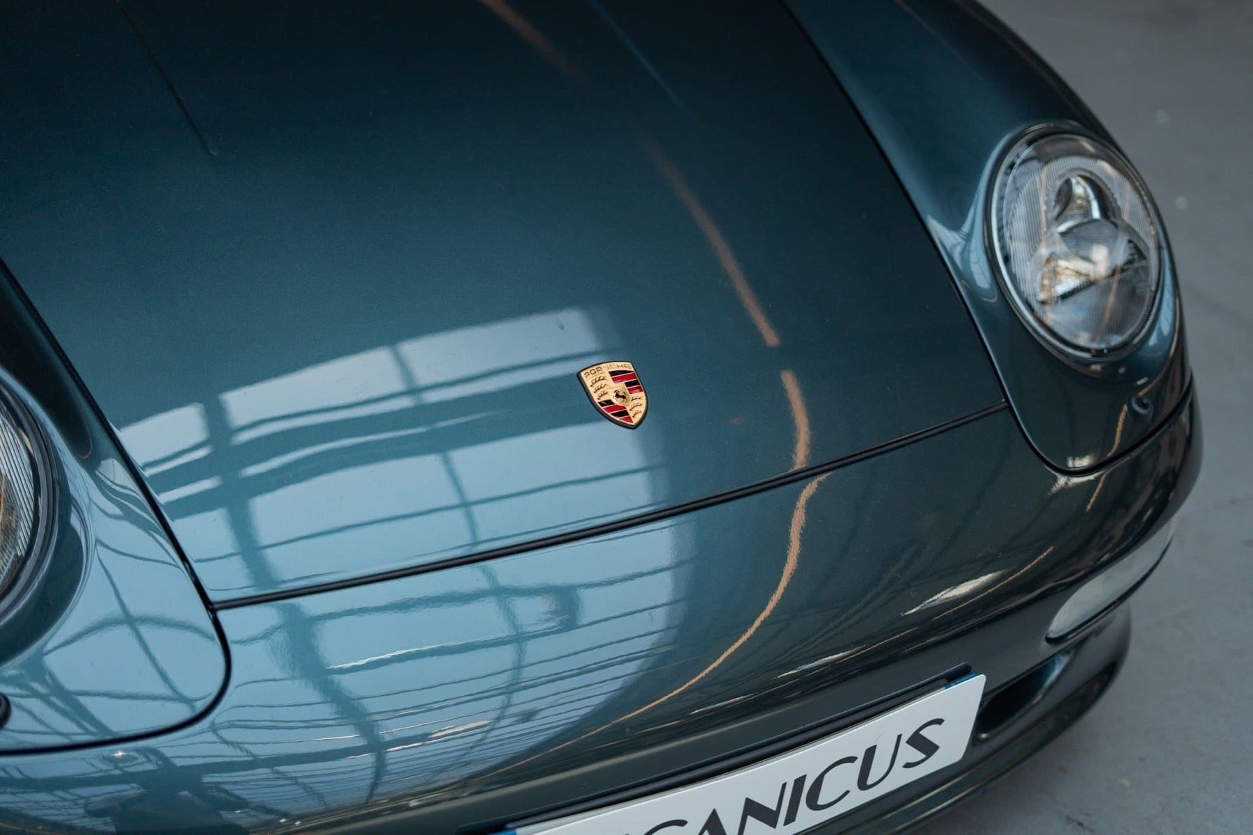 Porsche 993 Carrera 2 Aventurine Green 1993