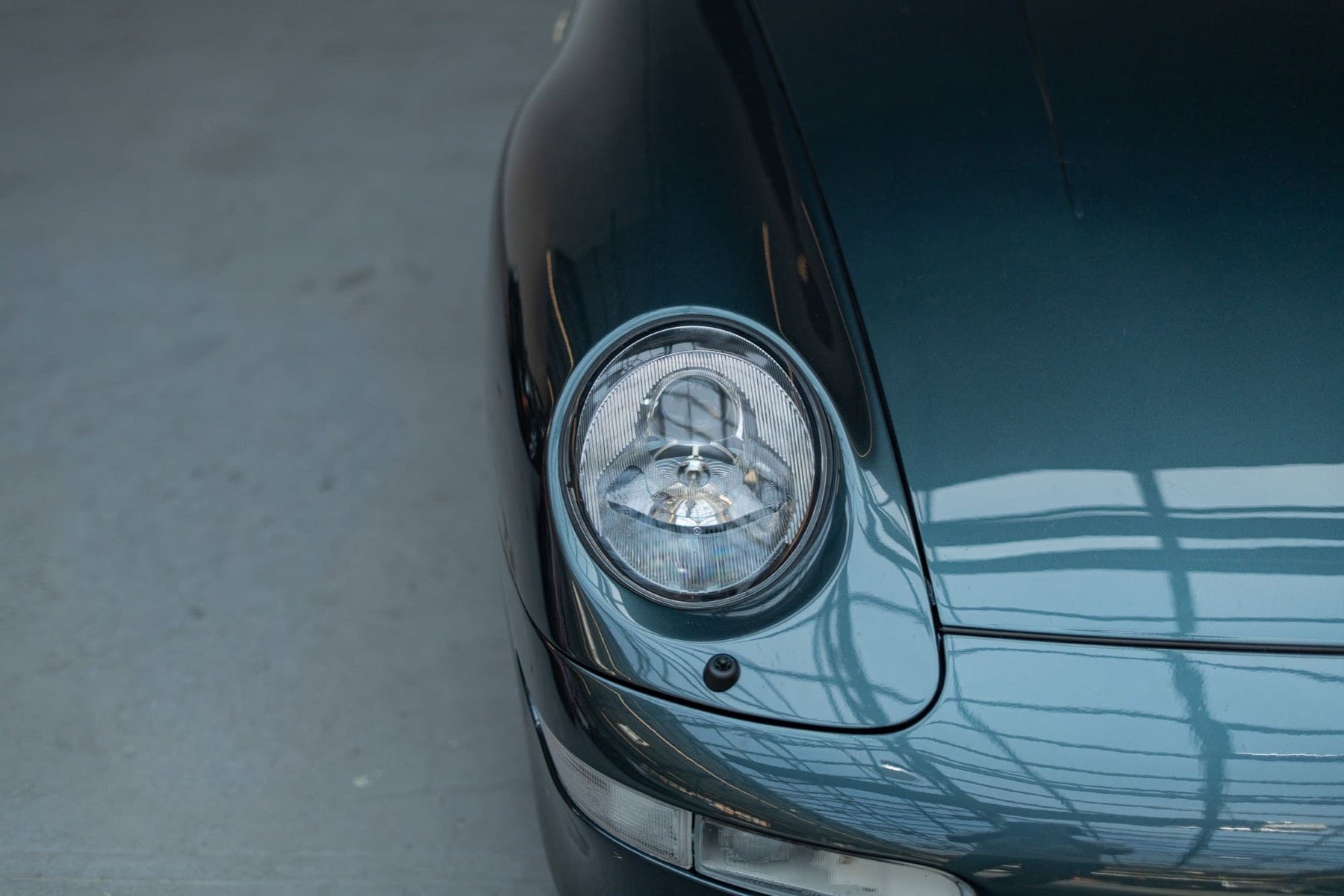 Porsche 993 Carrera 2 Aventurine Green 1993