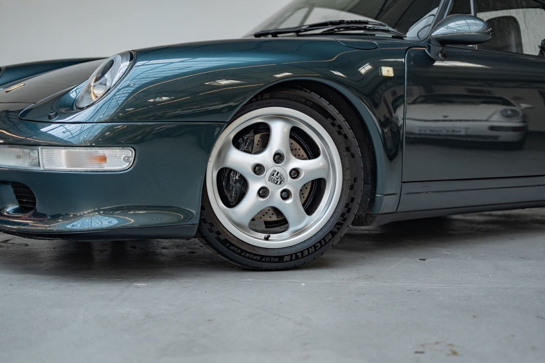 Porsche 993 Carrera 2 Aventurine Green 1993