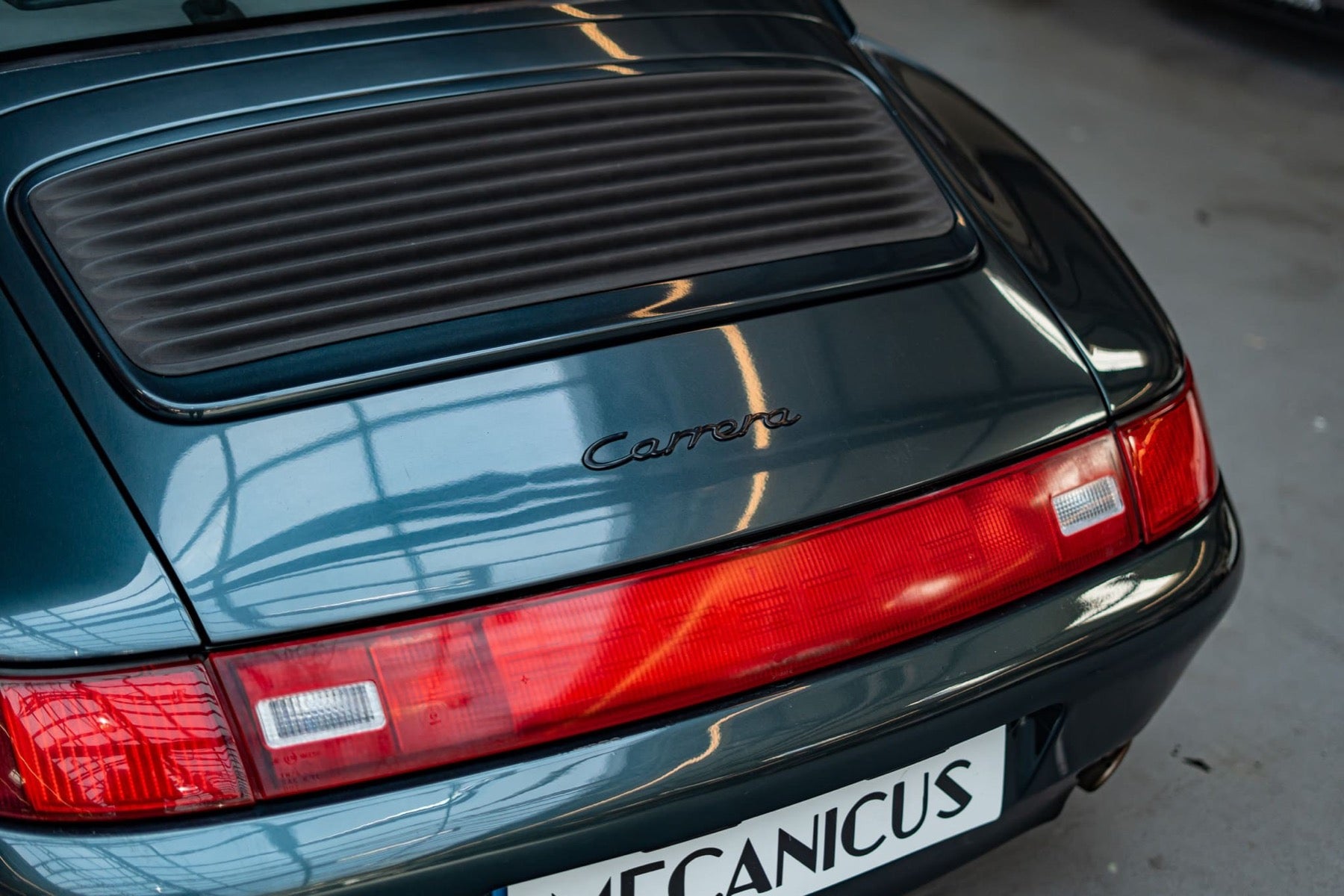 Porsche 993 Carrera 2 Aventurine Green 1993