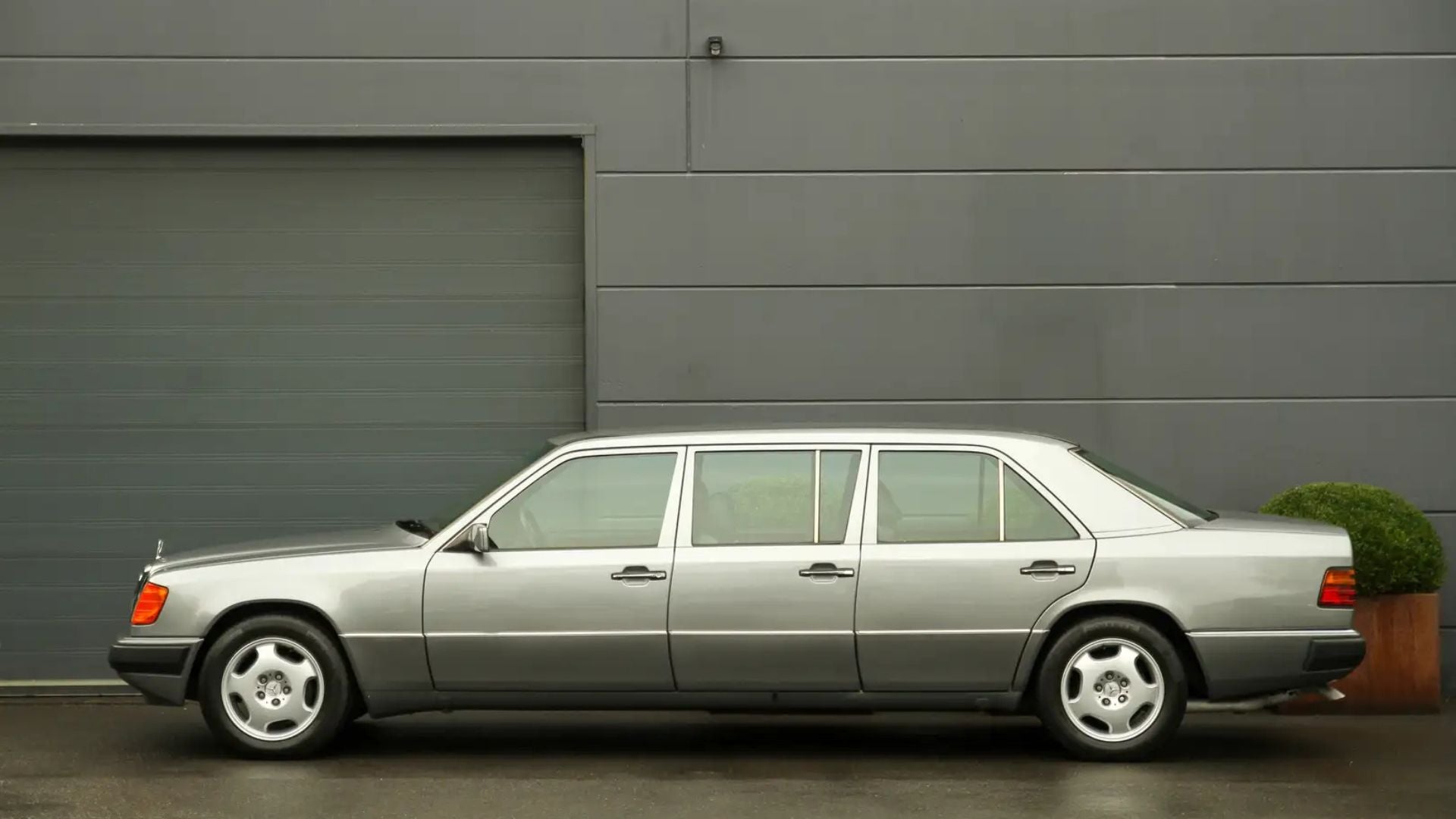 Mercedes 260E Pullman Limousine