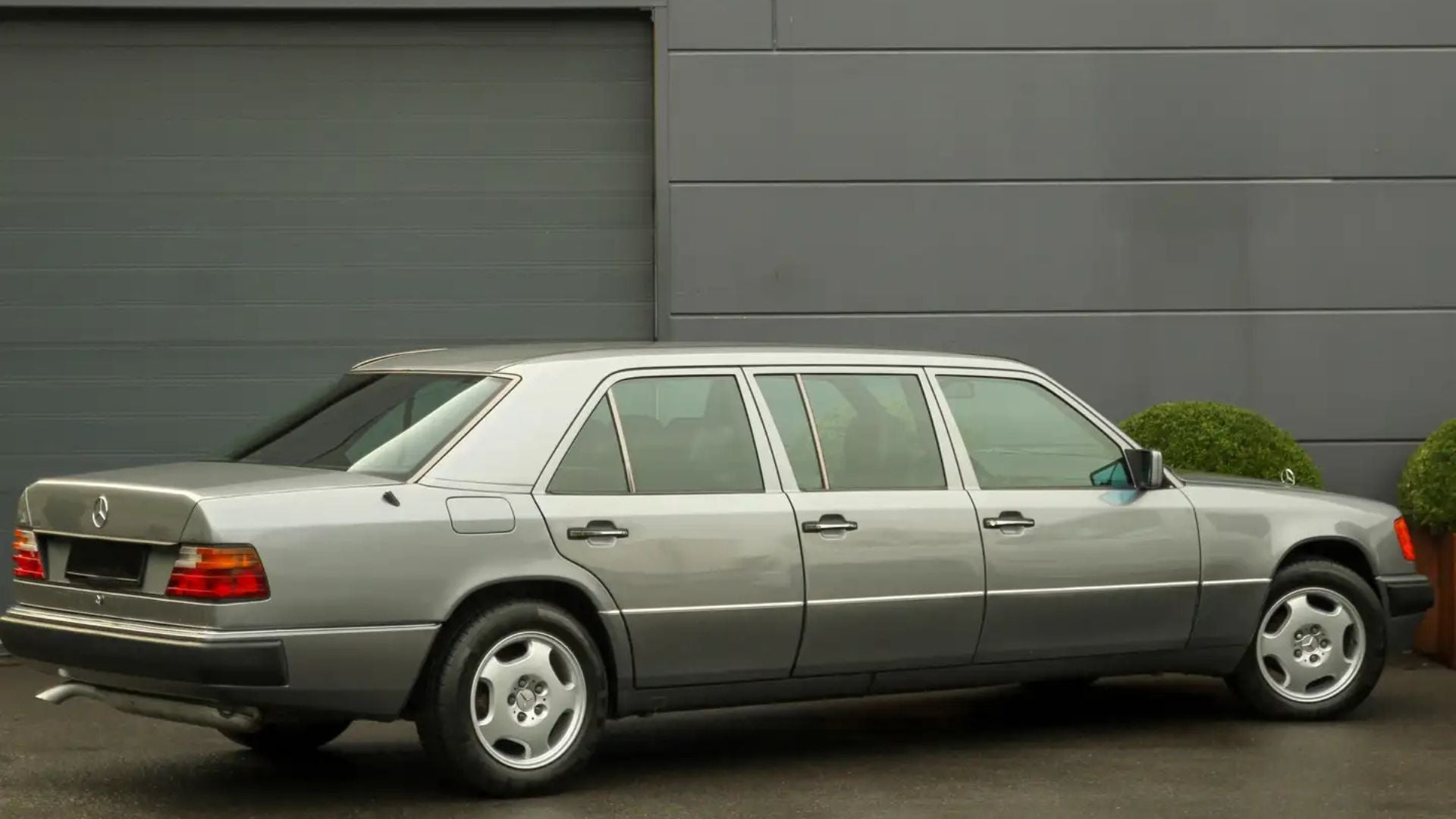 Mercedes 260E Pullman Limousine