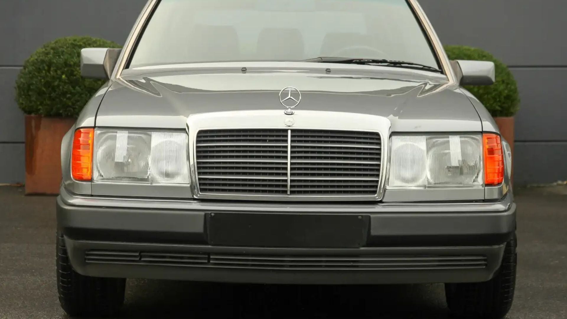 Mercedes 260E Pullman Limousine