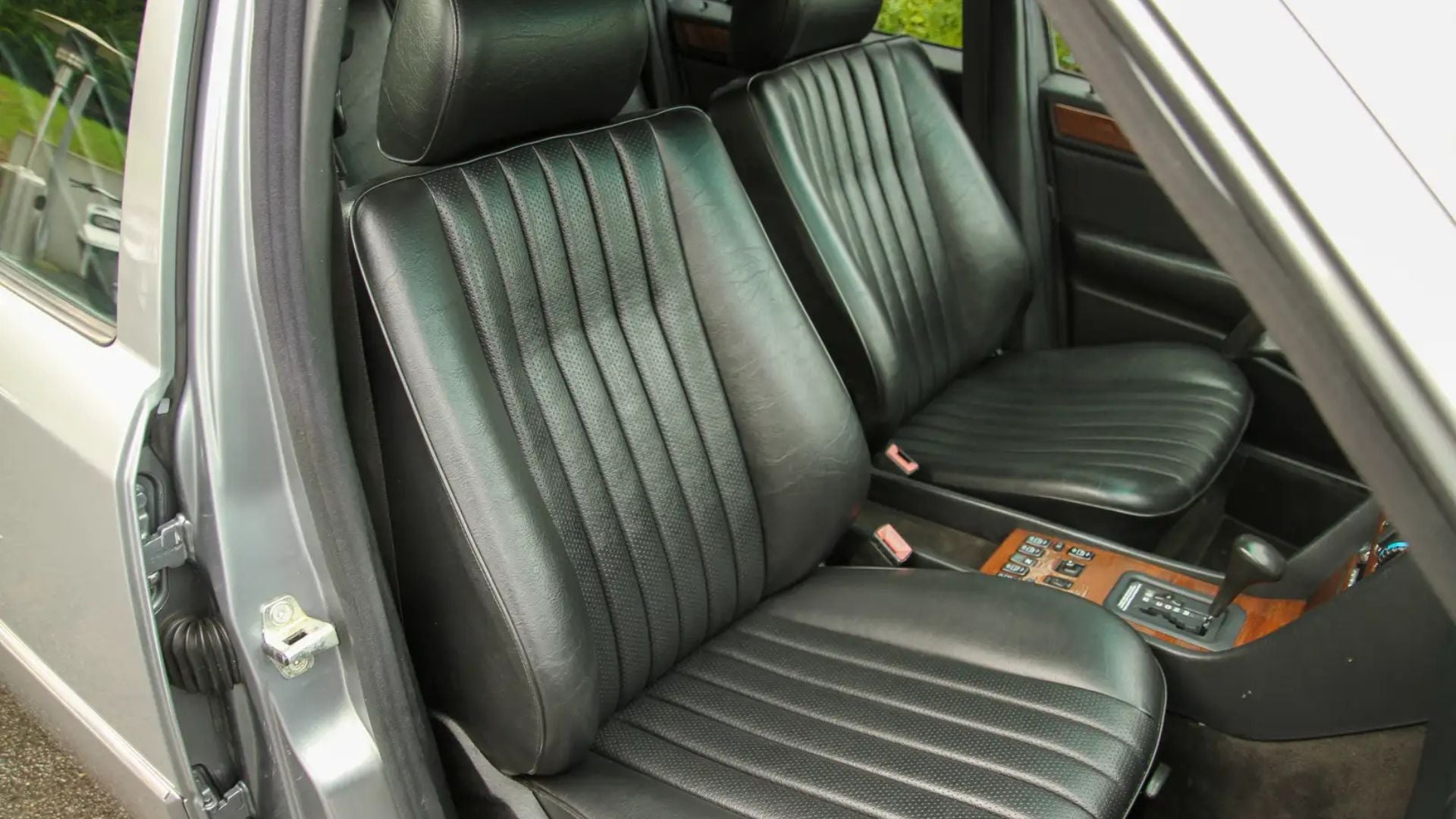 Mercedes 260E Pullman Limousine