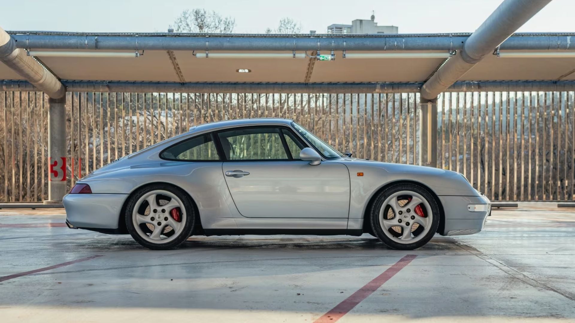 Porsche 911 993 carrera 4 S 
