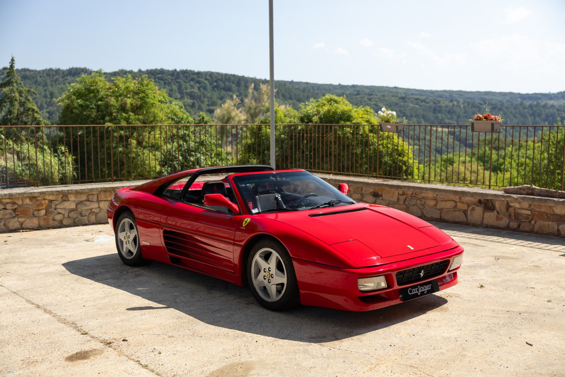 Ferrari 348 TS 1990 en rojo - exterior