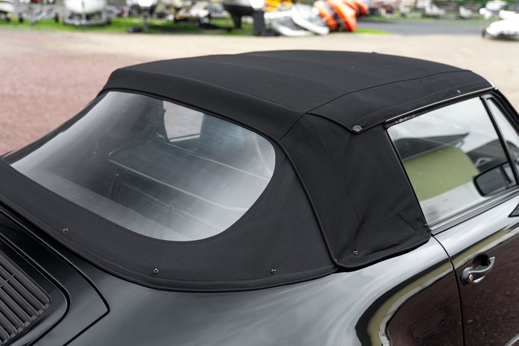 Porsche 964 Carrera 2 Cabriolet 1991 en negro - exterior