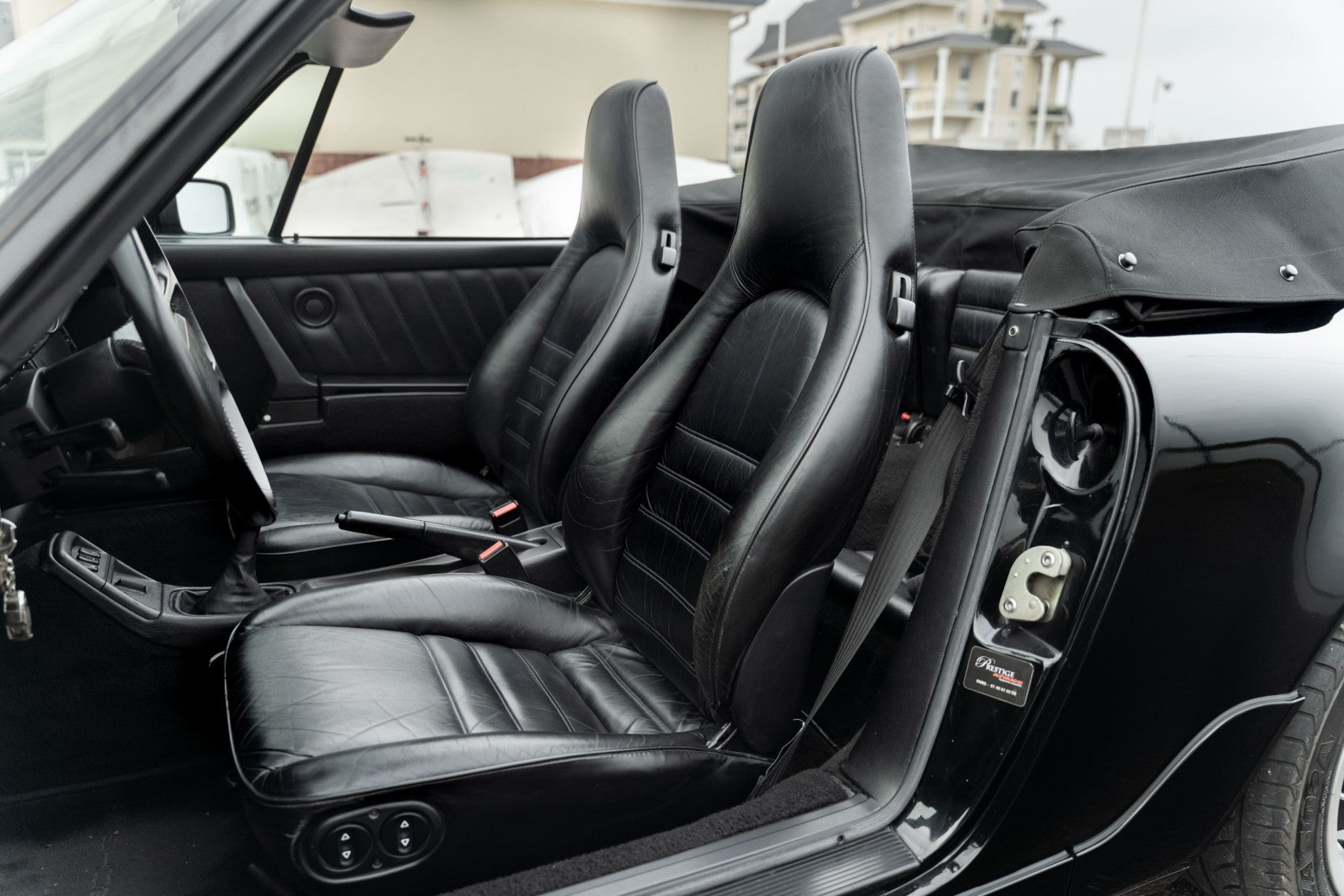 Porsche 964 Carrera 2 Cabriolet 1991 en negro - interior