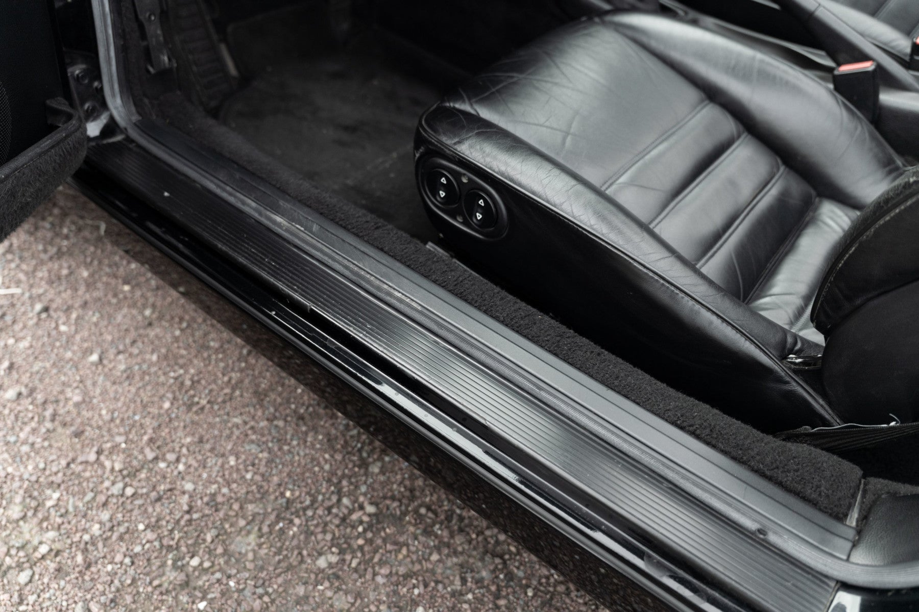 Porsche 964 Carrera 2 Cabriolet 1991 en negro - interior