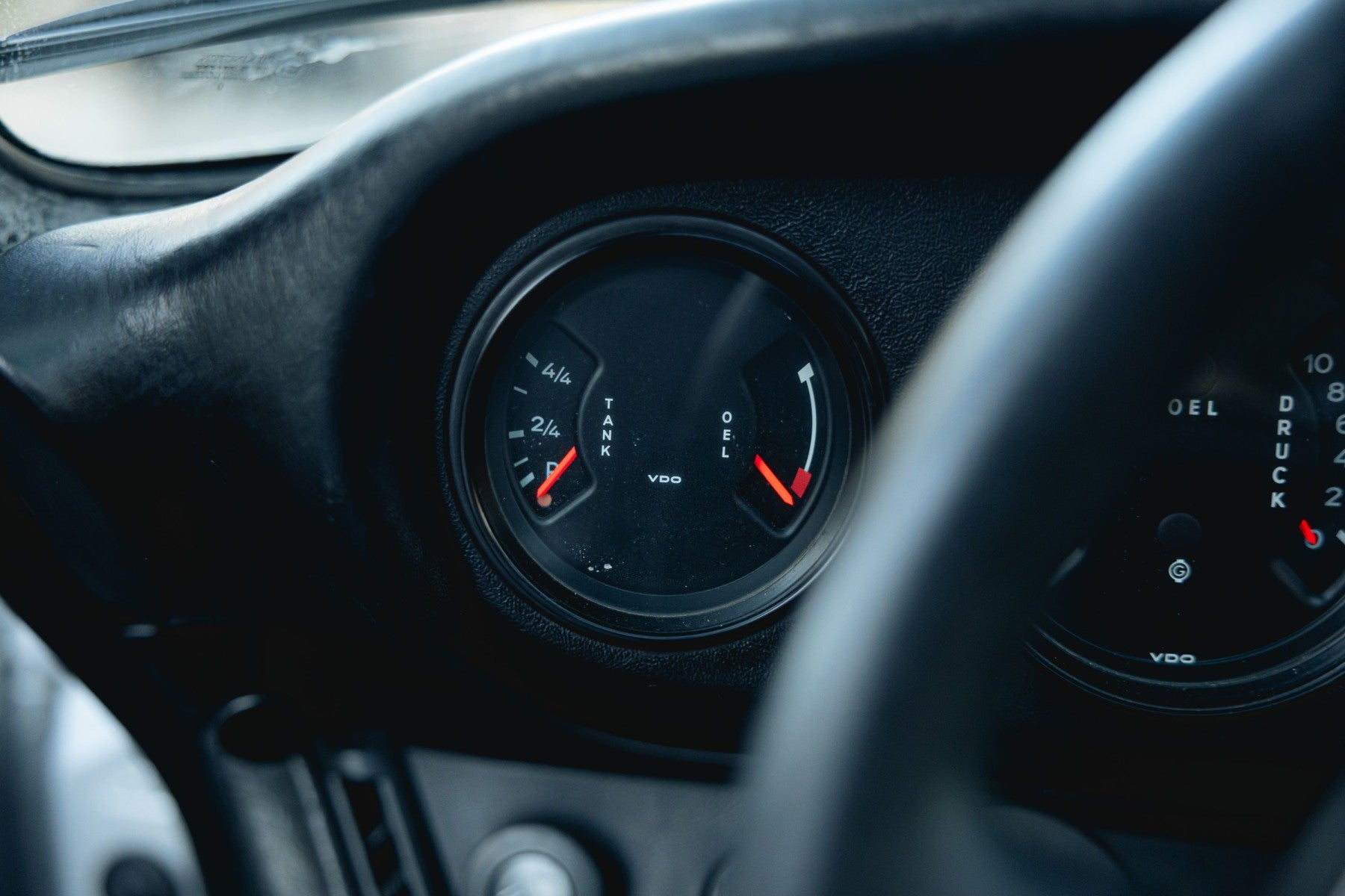 Porsche 930 Turbo 3.0 1977 en gris claro - interior