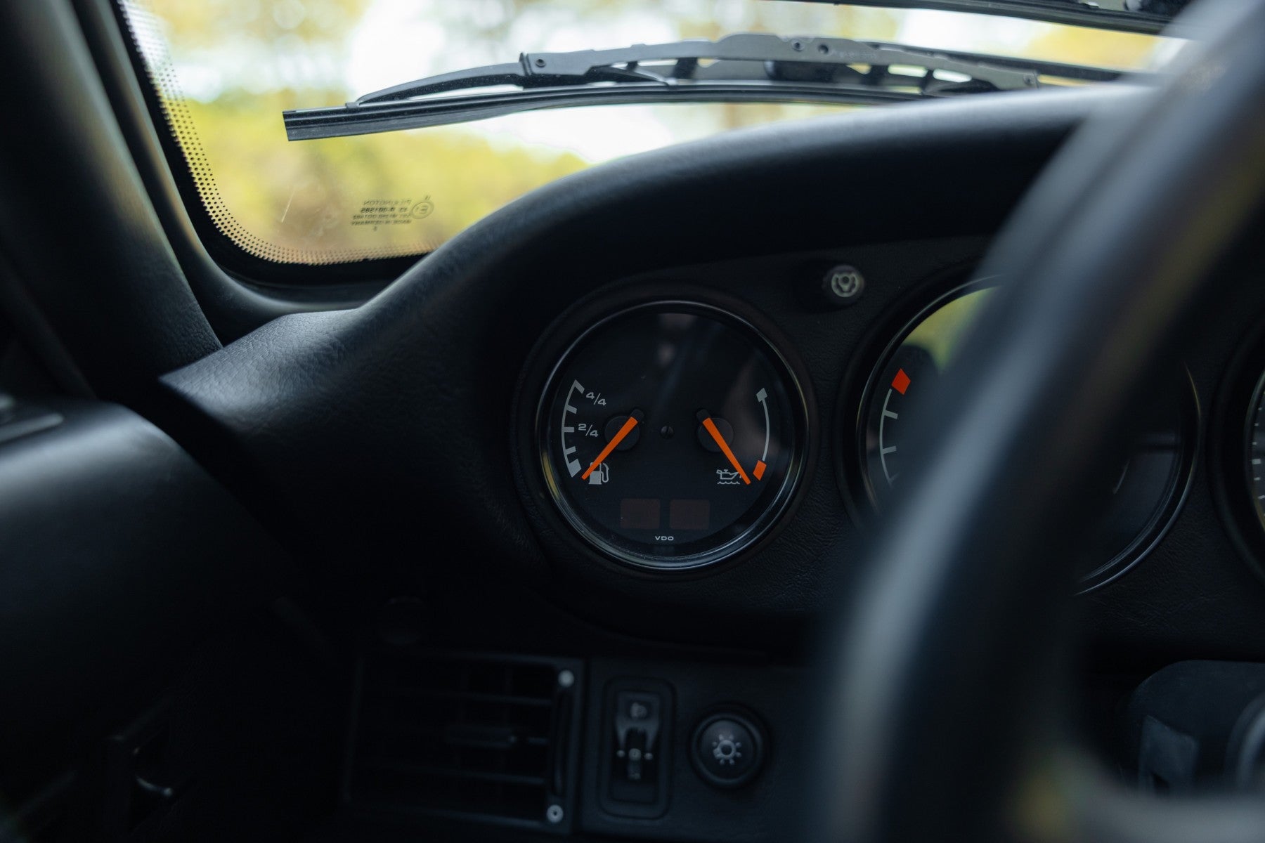 Porsche 993 Carrera 2 Tiptronic 1994 en negro - interior