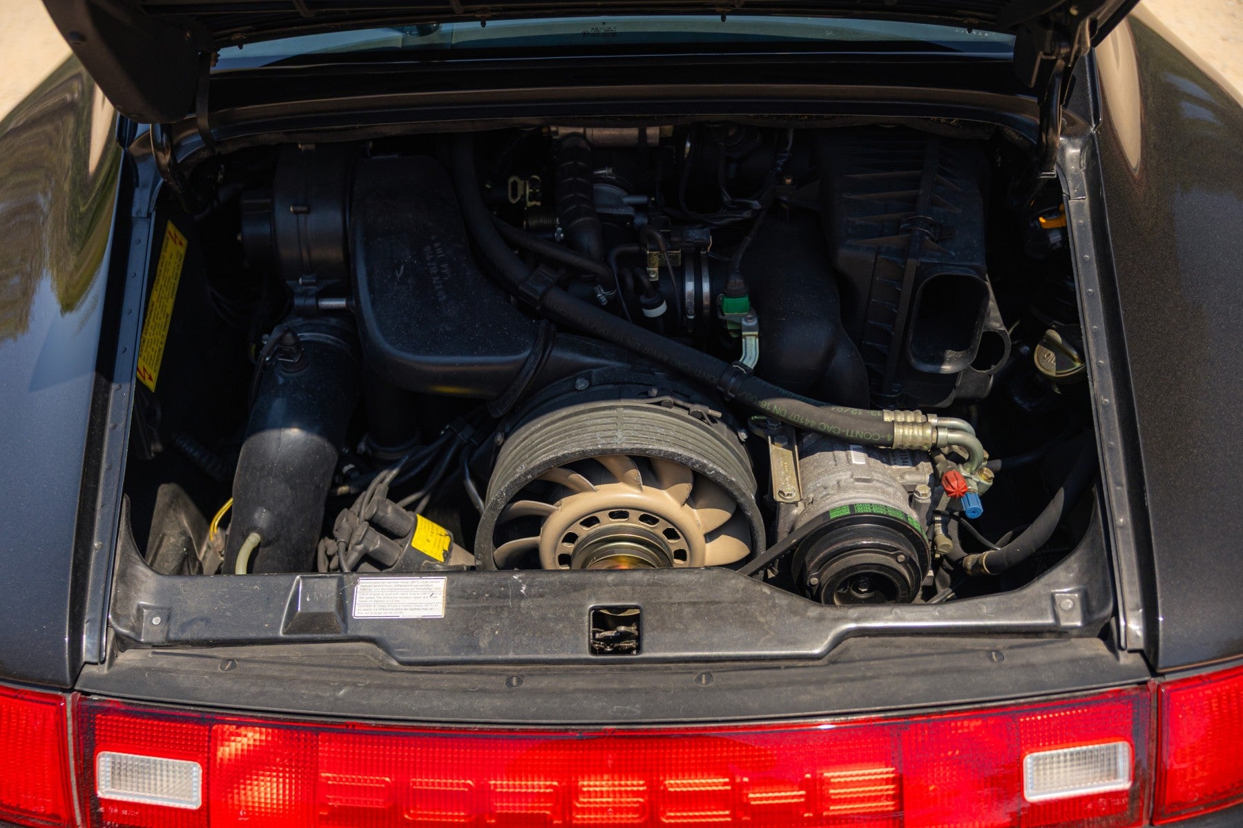 Porsche 993 Carrera 2 Tiptronic 1994 en negro - motor y mecanica