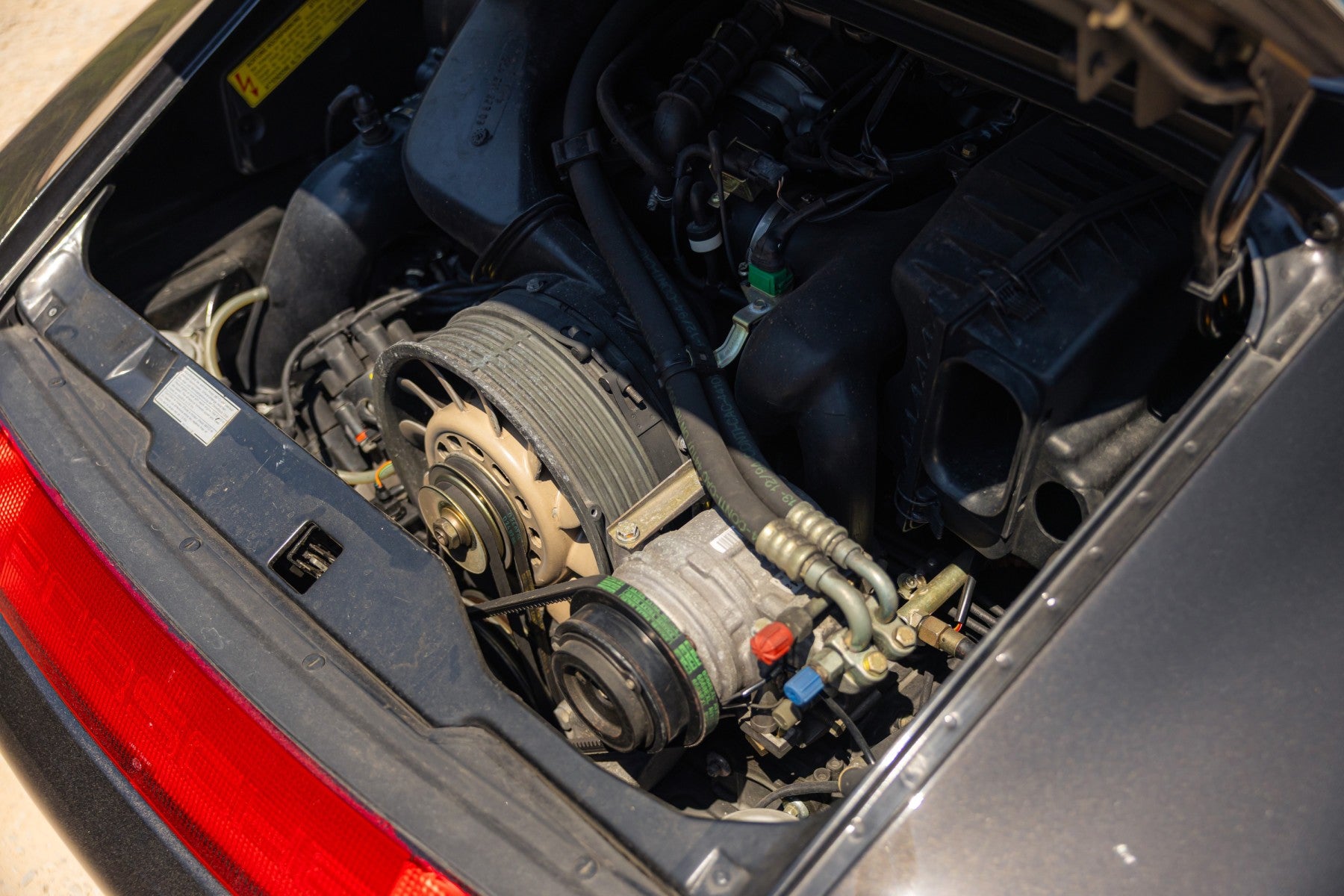 Porsche 993 Carrera 2 Tiptronic 1994 en negro - motor y mecanica