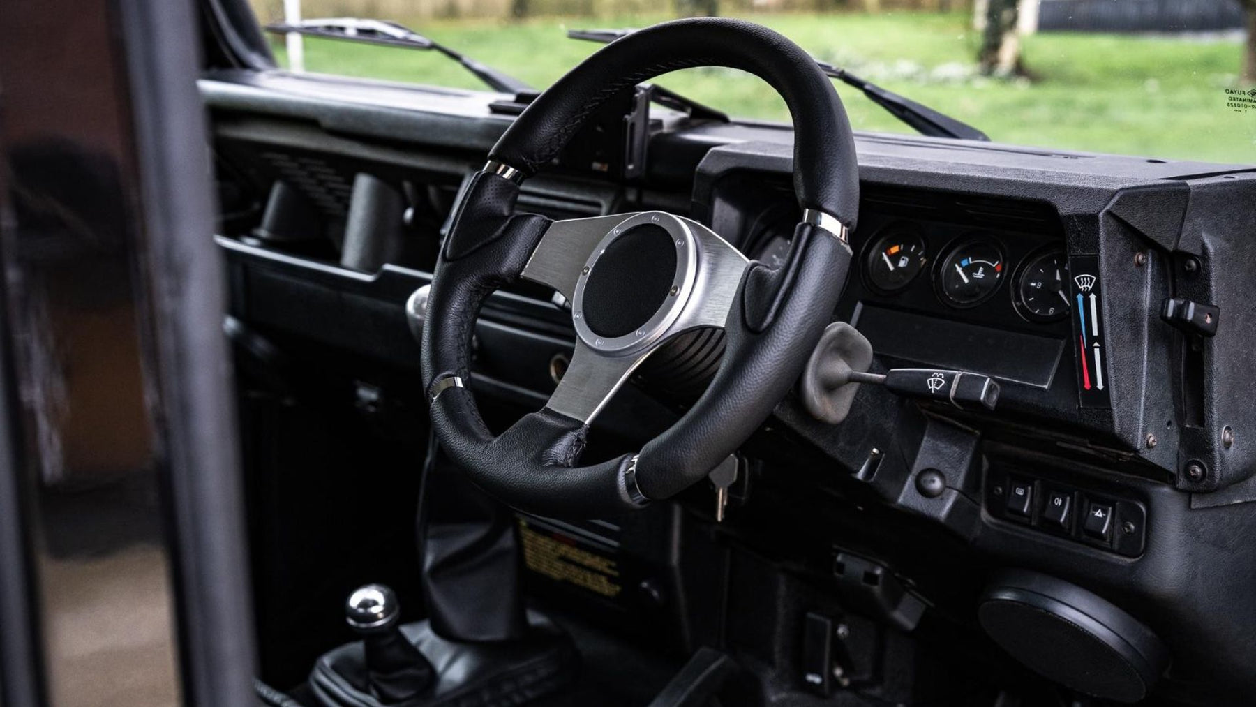 Land Rover Defender 110 - Spectre 007 Edition 1992 — foto 14