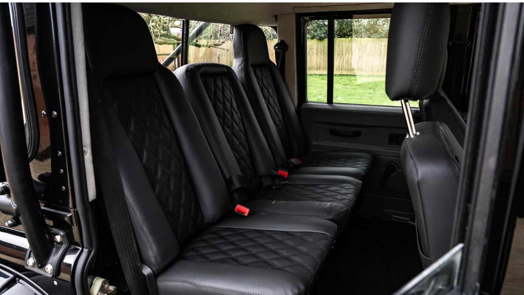 Land Rover Defender 110 - Spectre 007 Edition 1992 — foto 16