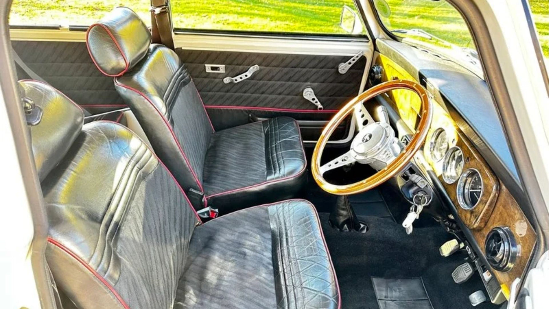 Mini Mayfair 1983