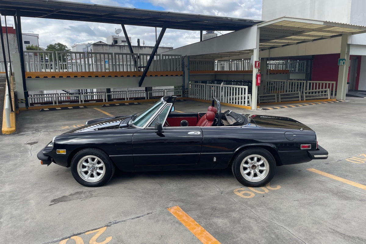 Alfa Romeo Spider 2000 1978, costado izquierdo