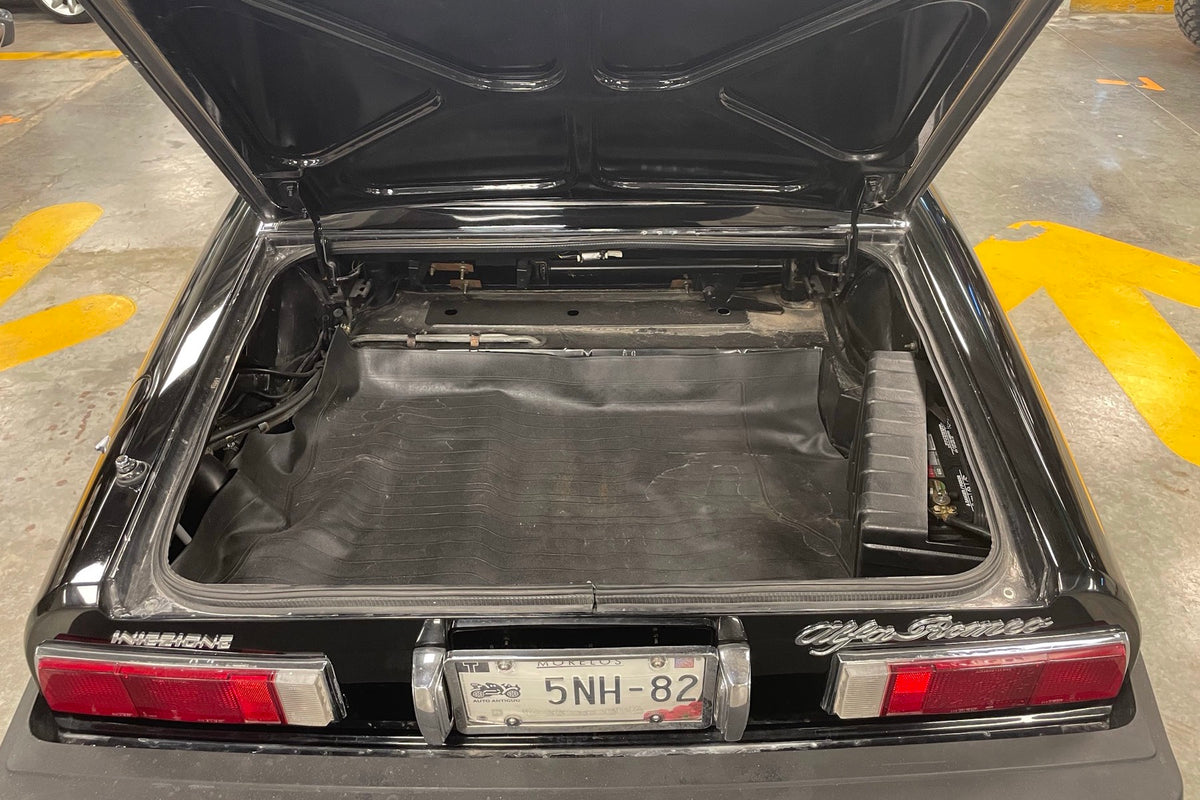 Alfa Romeo Spider 2000 1978, cajuela