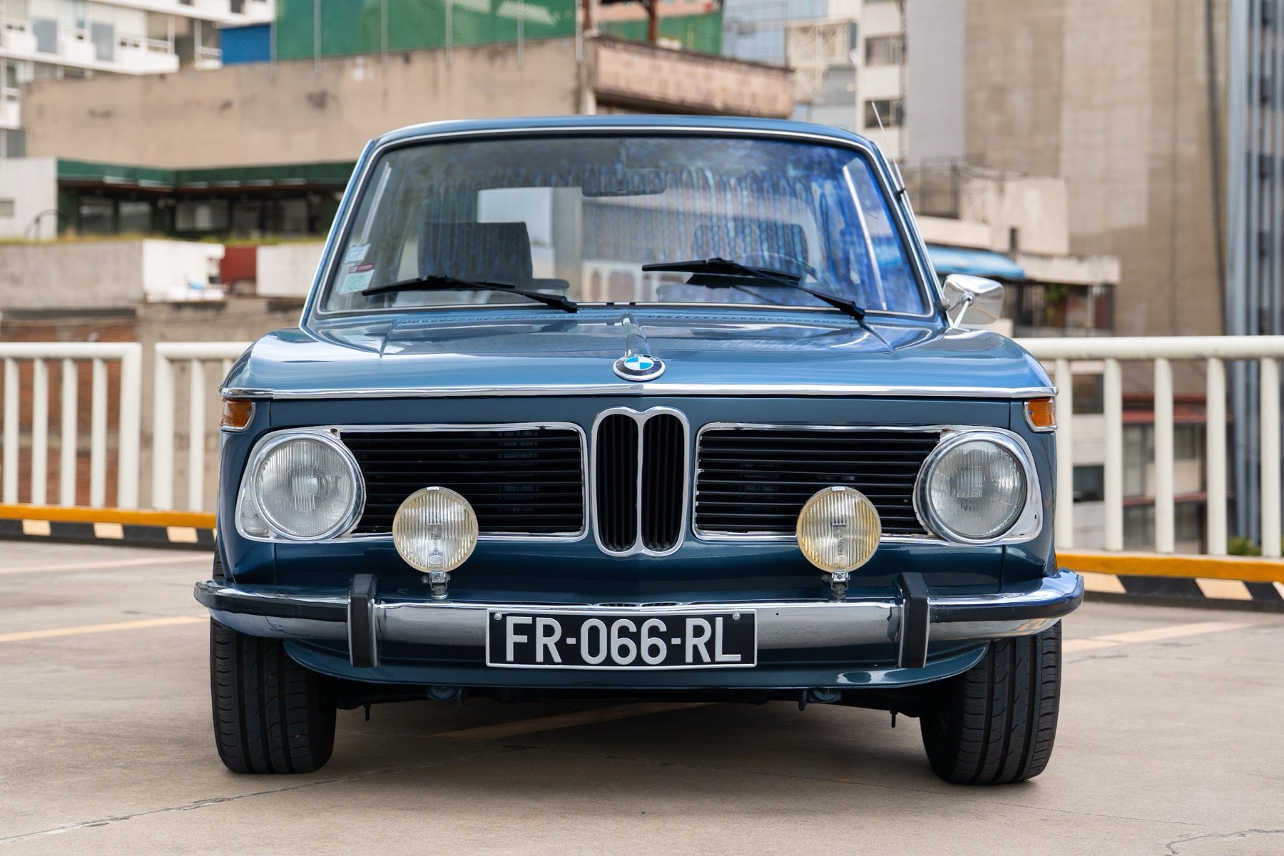 BMW 2002 1973 azul - imagen principal