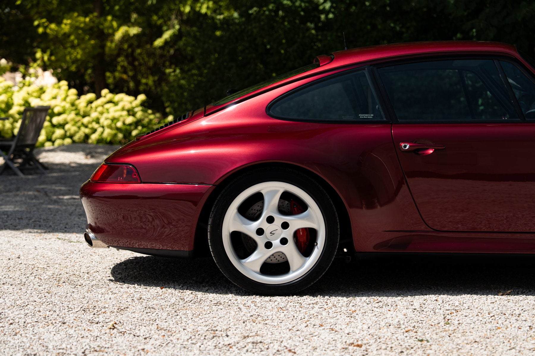 Porsche 993 Carrera 4S 1995 — Arena Red