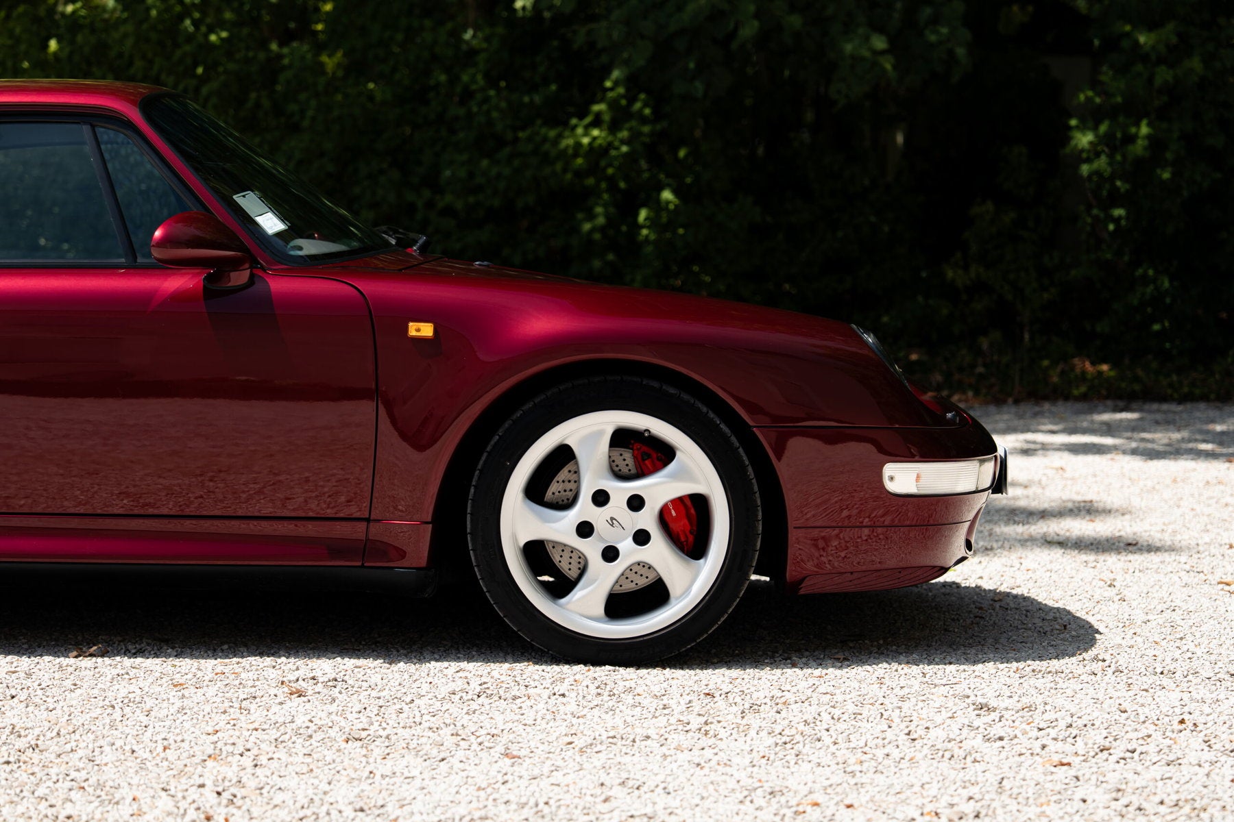 Porsche 993 Carrera 4S 1995 — Arena Red