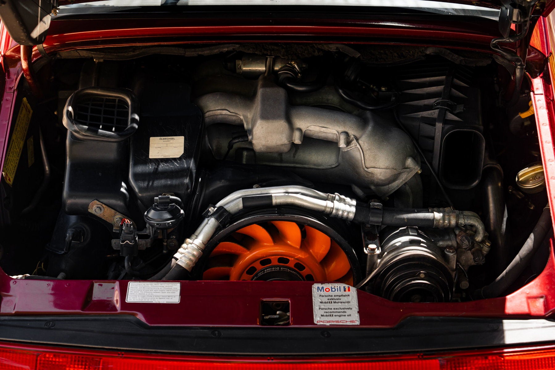 Porsche 993 Carrera 4S 1995 — Arena Red