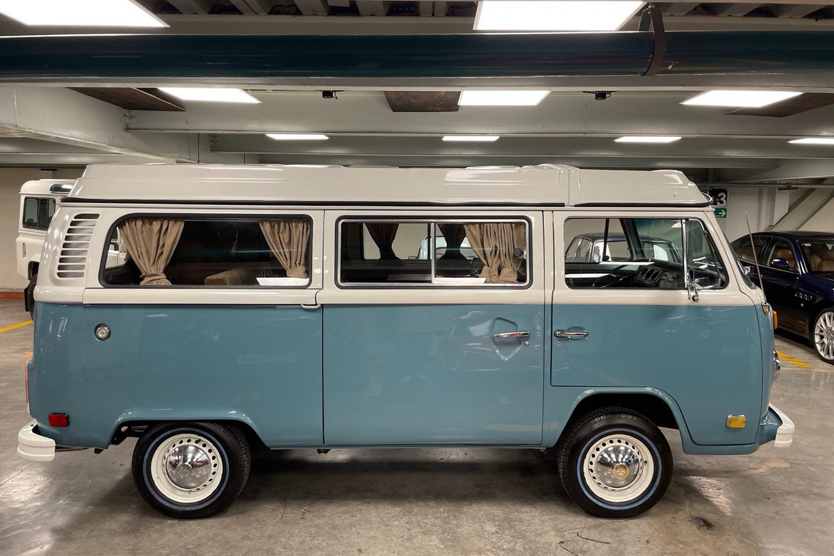 Volkswagen Combi Westfalia 1978, costado izquierdo con puerta corrediza
