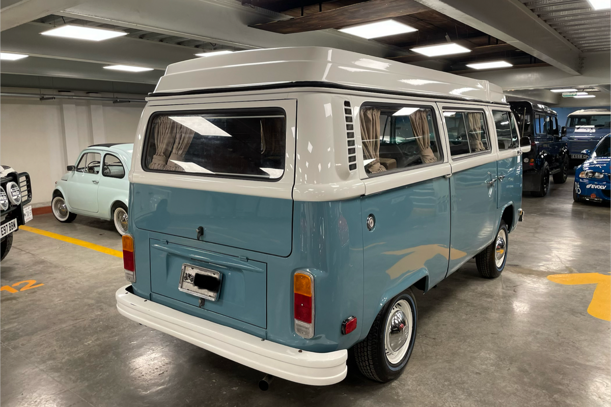 Volkswagen Combi Westfalia 1978, frontal tres cuartos lado izquierdo