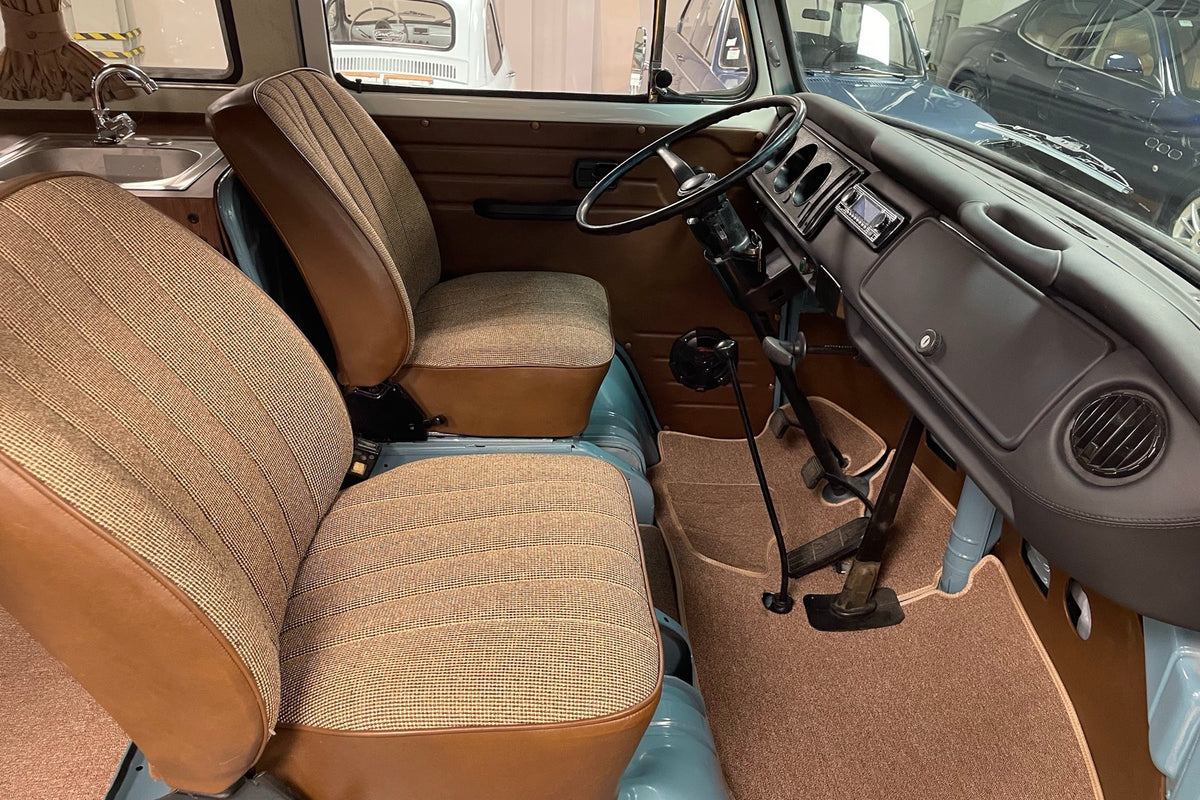 Volkswagen Combi Westfalia 1978, asientos delanteros tapizados