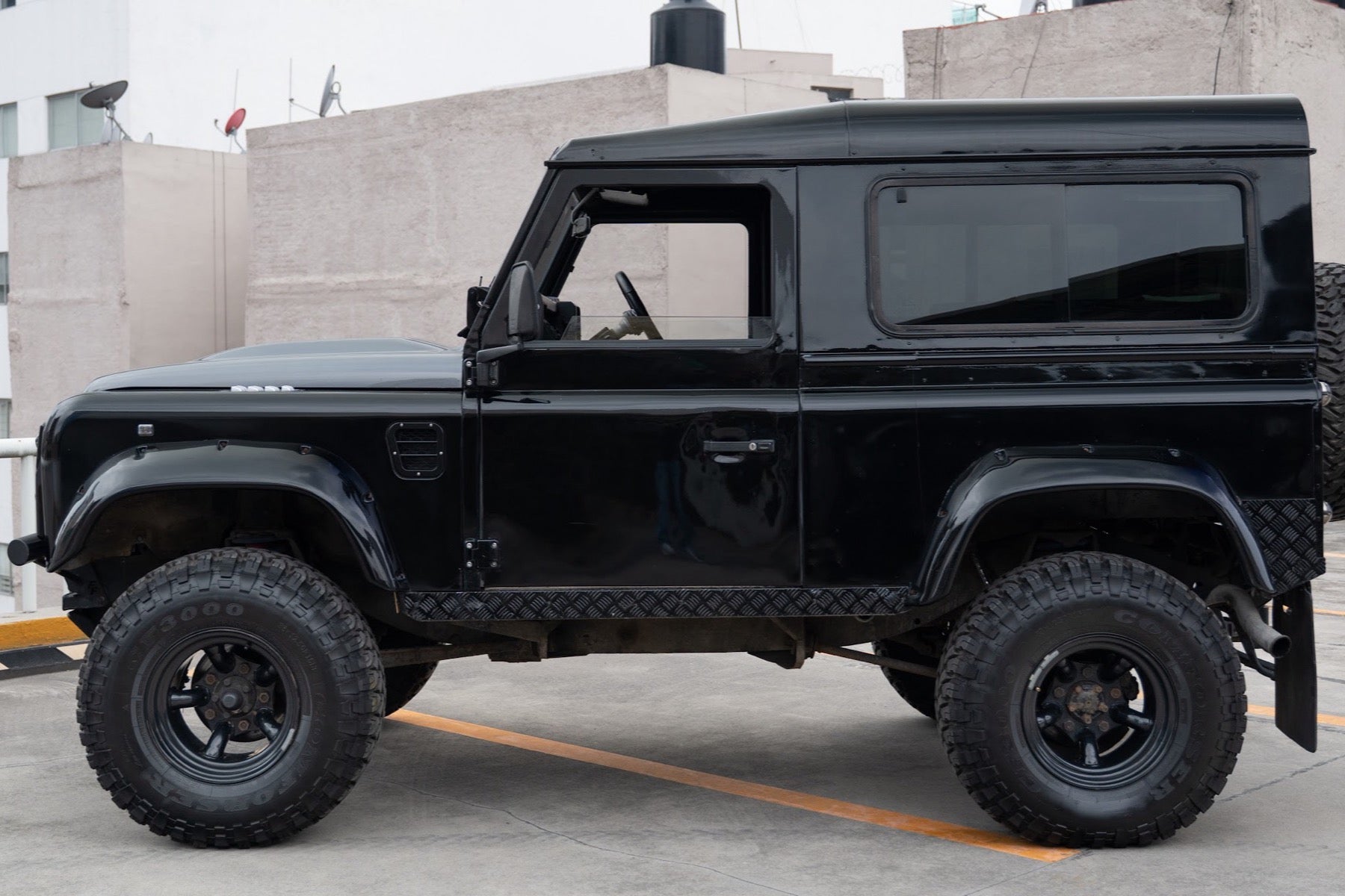Land Rover Defender 90 2.5 TDI 1989 negro - foto 13
