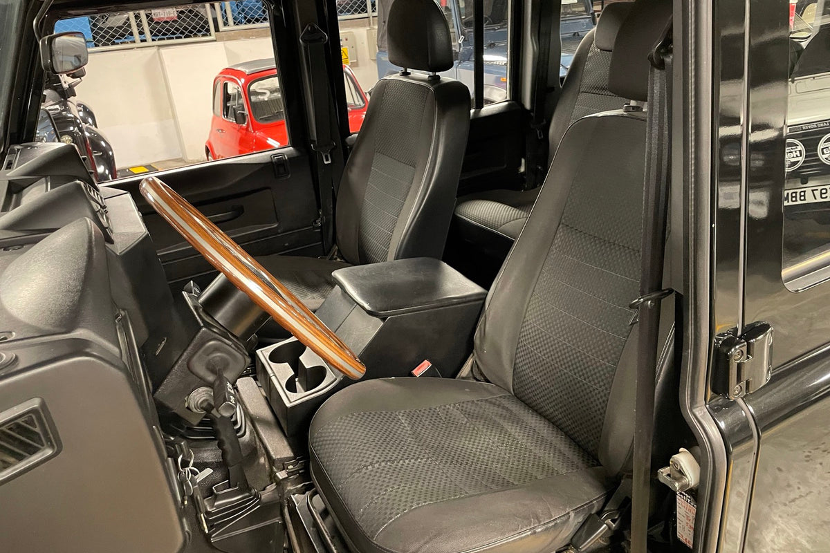 Land Rover Defender 110 TD4 2008, asientos delanteros en piel