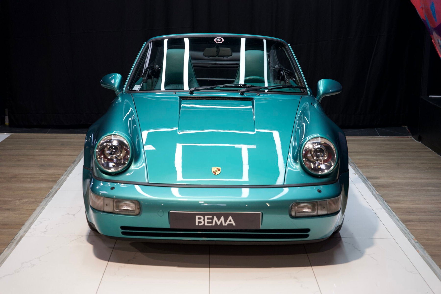 Porsche 964 Carrera 2 Cabriolet Turbo Look 1992 – interior en piel Wimbledon Green