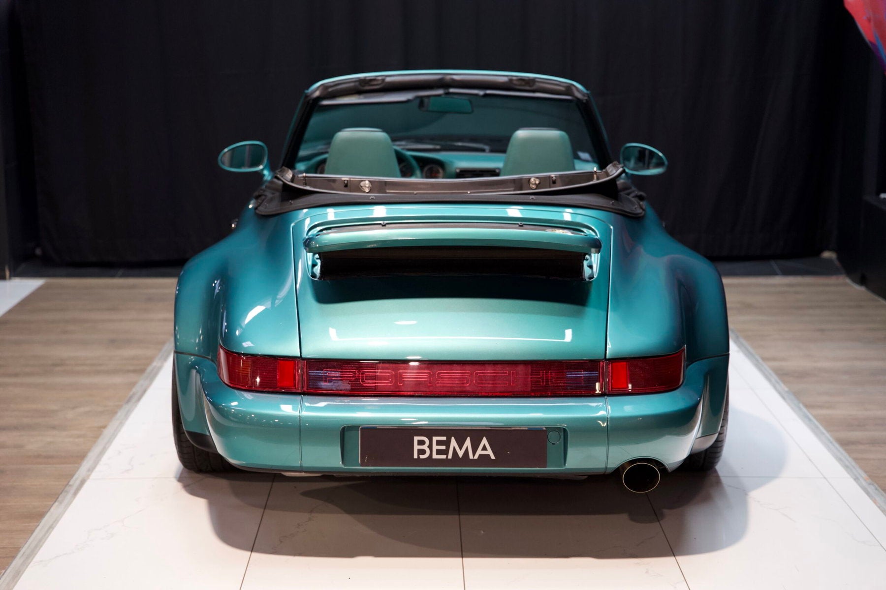 Porsche 964 Carrera 2 Cabriolet Turbo Look 1992 en Wimbledon Green Metallic – exterior