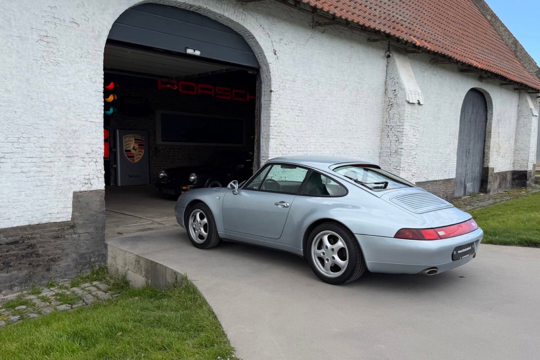 Porsche 993 Carrera 2 1994 — Polar Silver