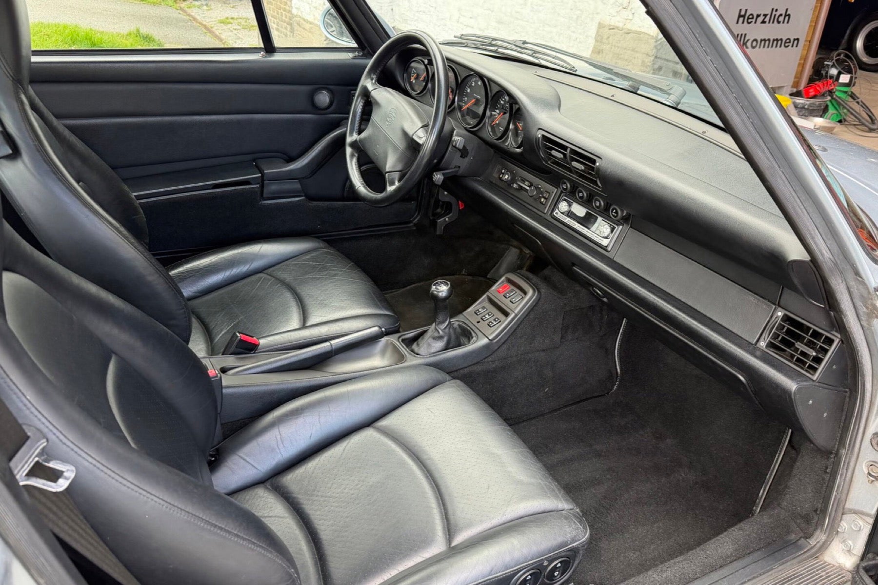 Porsche 993 Carrera 2 1994 — Polar Silver