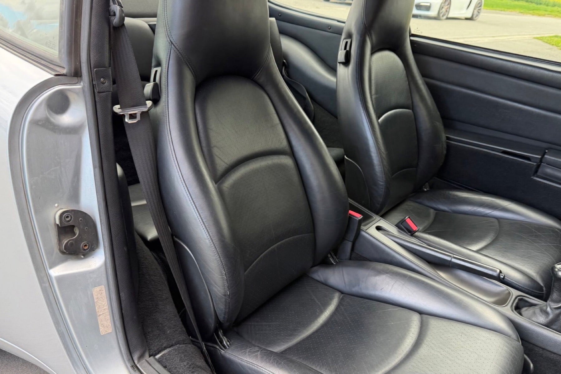 Porsche 993 Carrera 2 1994 — Polar Silver