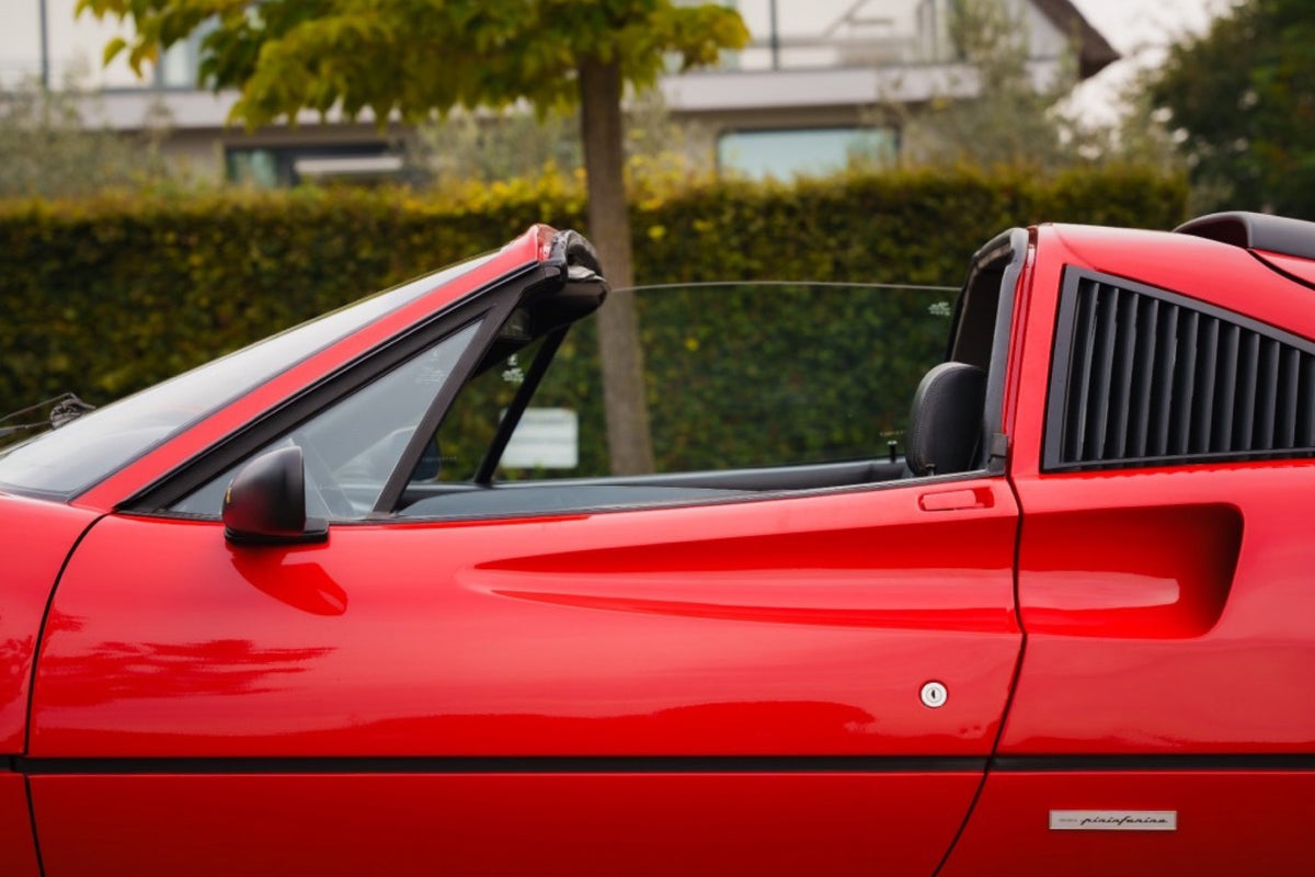 Ferrari 328 GTS 1987, techo targa removido
